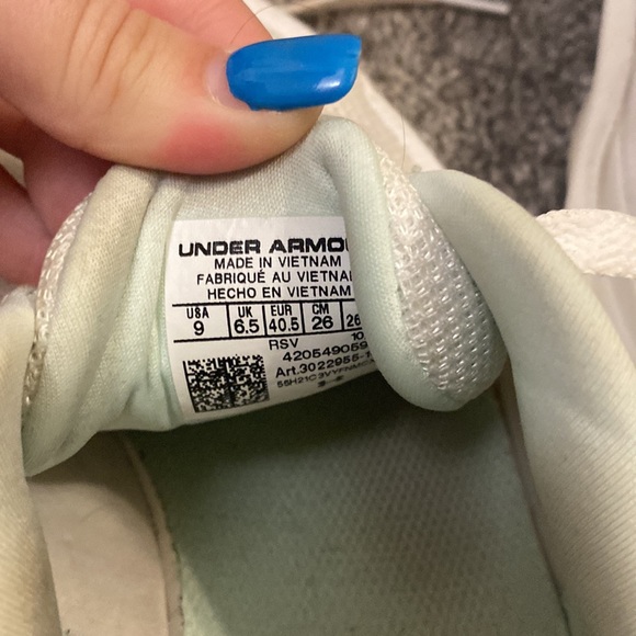 Under armour tennis shoes - Picture 4 of 6